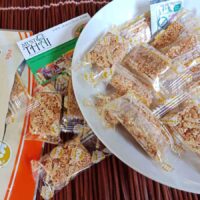 KMsnack Sesame Bar Golden brown roasted sesame seeds and peanuts