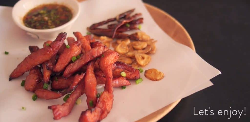 Nam powder is used to ferment Thai sour sausage