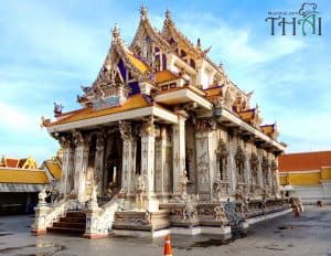 Hall Benjarong Wat Pariwas