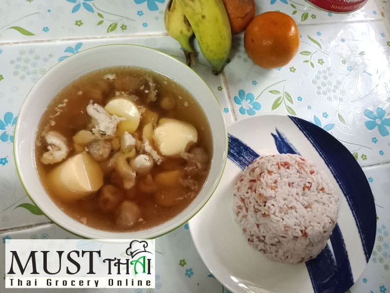 Fried garlic soup with straw mushroom chicken and egg tofu