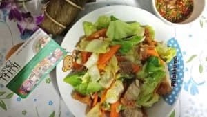 Stir fried vegetable with crispy pork