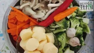 Vegetarian dishes with fresh stir-fry vegetables in season to prepare colorful.