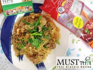Stir fried bean vermicelli with pork and egg