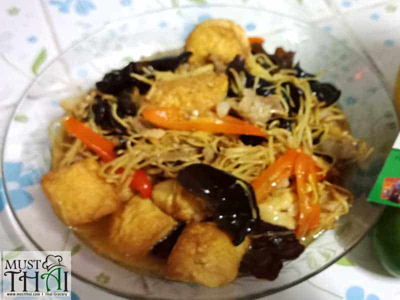 Stir fried ginger with pork, egg tofu and ear mushroom