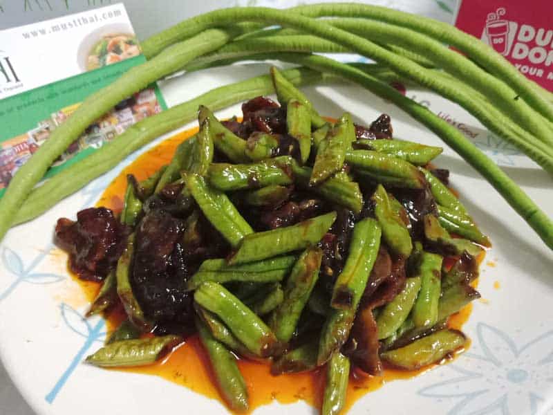 Stir fried roasted chili paste with bacon and long bean
