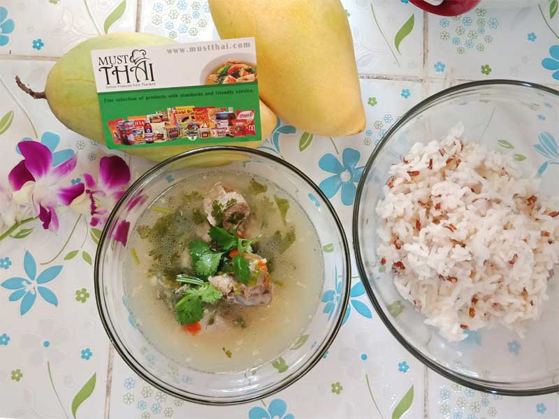 Hot and spicy soup with pork ribs