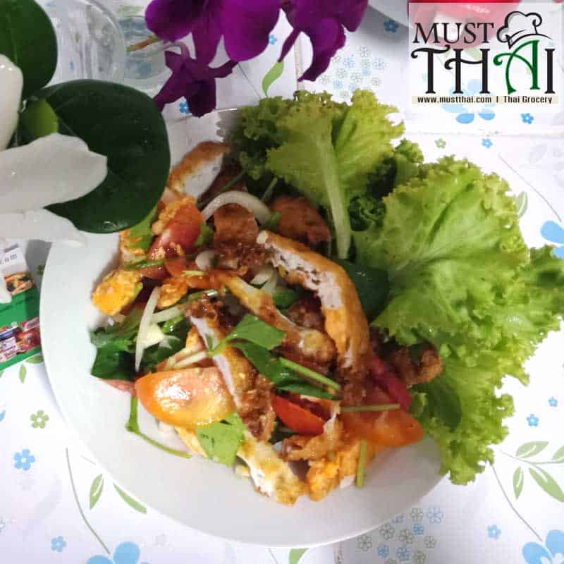 Spicy salad with fried eggs