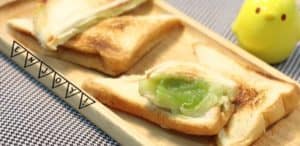 Cheesy Pandan Custard Sandwich