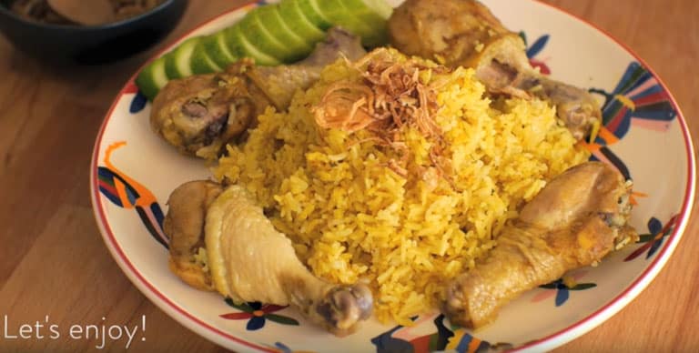 Spicy chicken in rice (Khao-mok-kai)